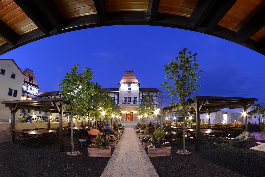 Hotel Castel Royal Mosnita Noua Екстер'єр фото