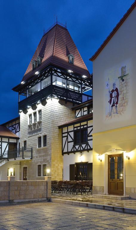 Hotel Castel Royal Mosnita Noua Екстер'єр фото