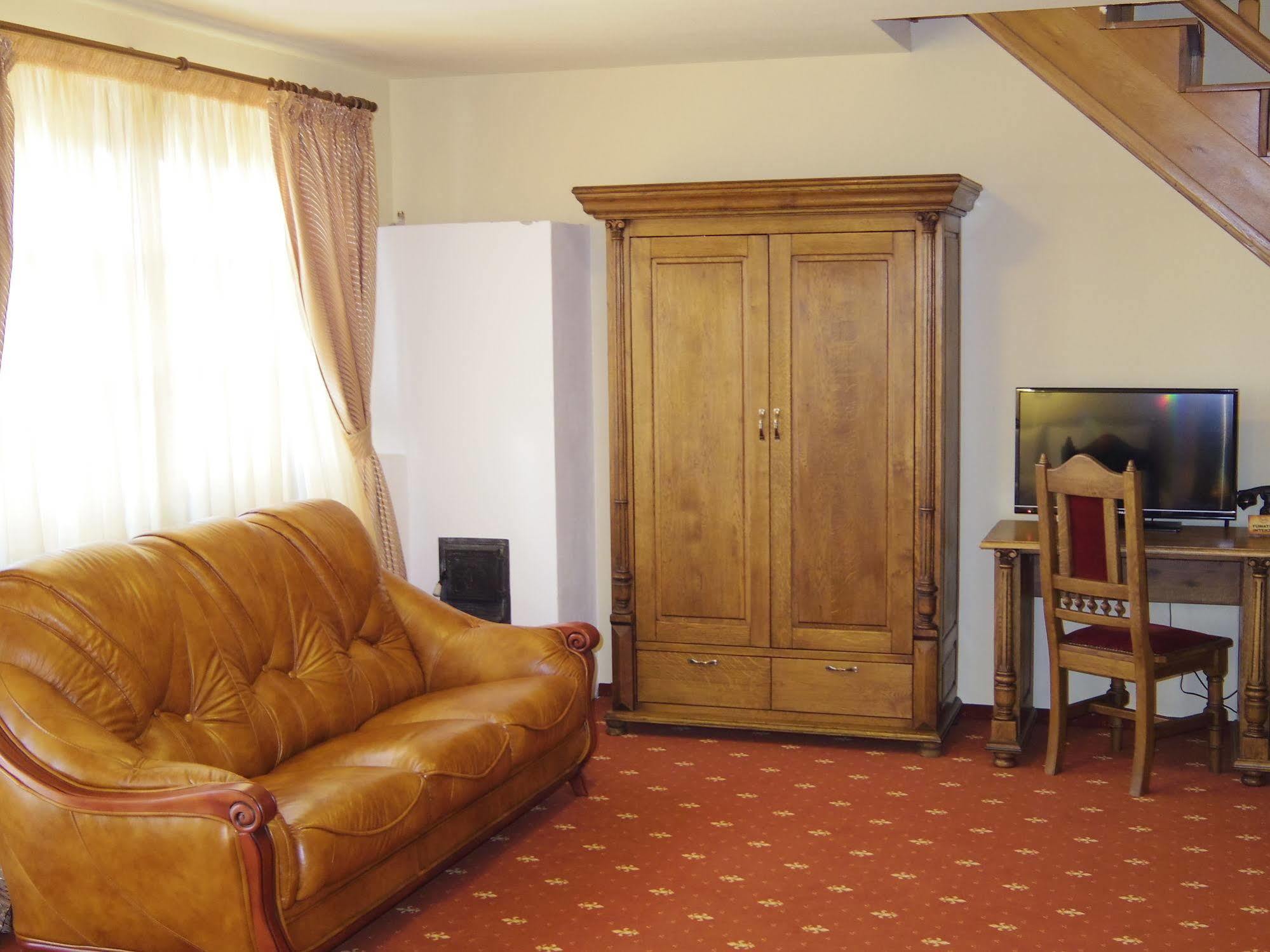 Hotel Castel Royal Mosnita Noua Екстер'єр фото