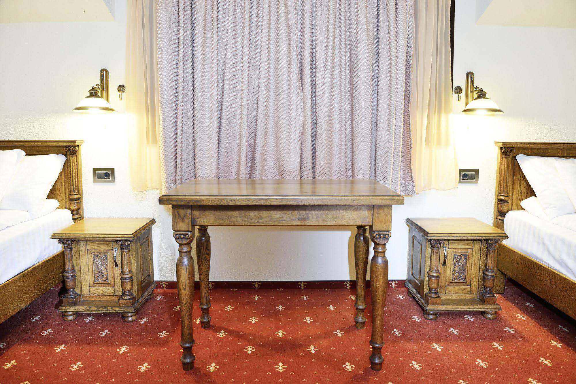 Hotel Castel Royal Mosnita Noua Екстер'єр фото