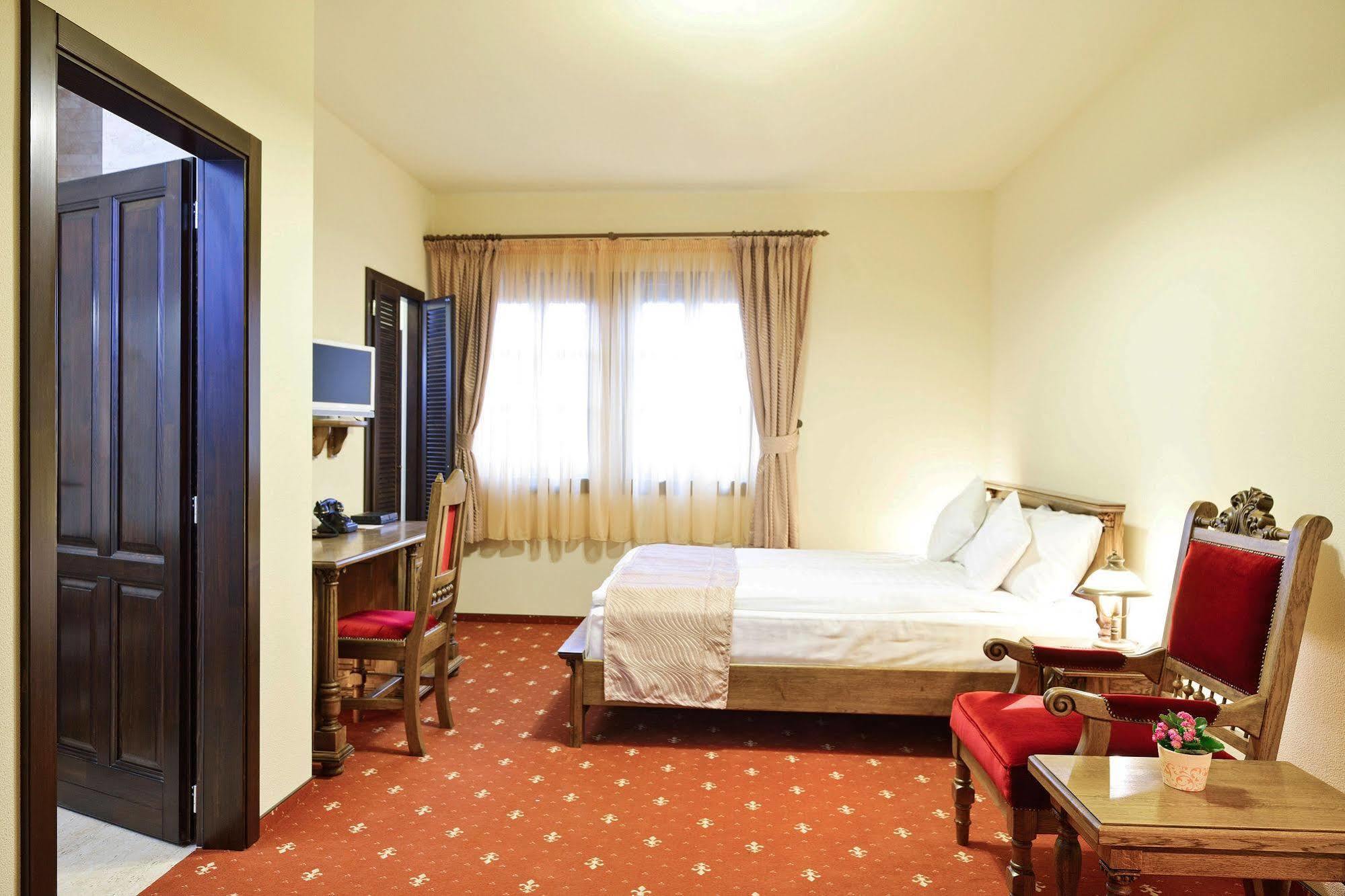 Hotel Castel Royal Mosnita Noua Екстер'єр фото